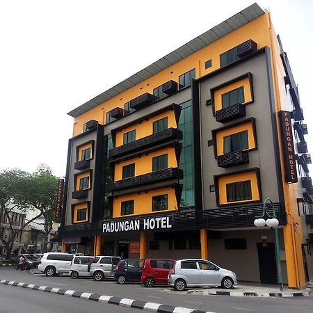 كوشنج Padungan Hotel المظهر الخارجي الصورة