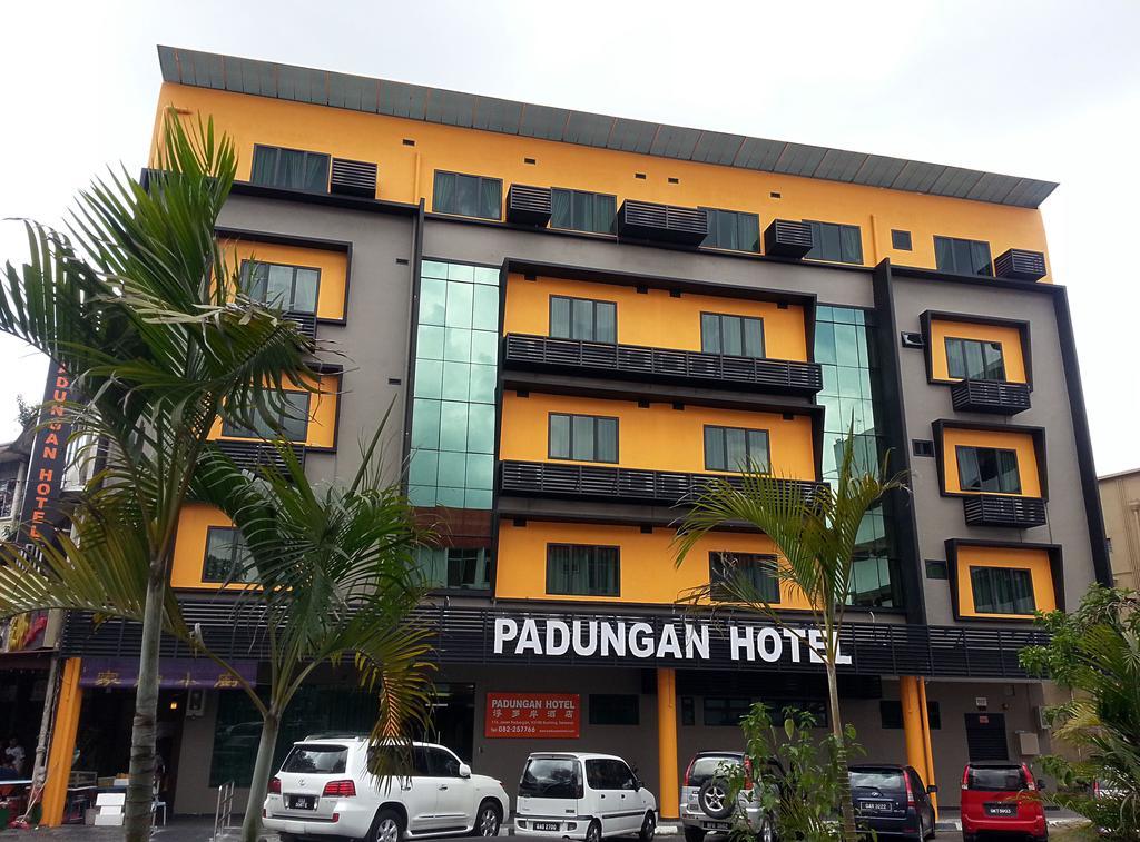 كوشنج Padungan Hotel المظهر الخارجي الصورة