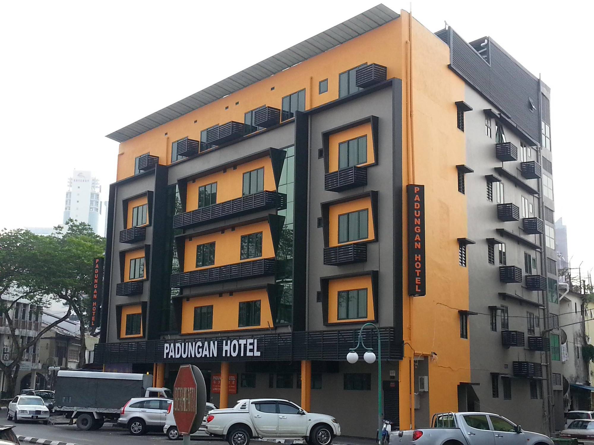 كوشنج Padungan Hotel المظهر الخارجي الصورة