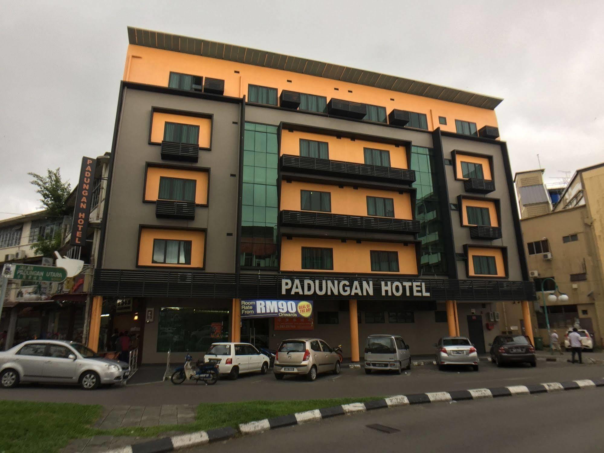 كوشنج Padungan Hotel المظهر الخارجي الصورة